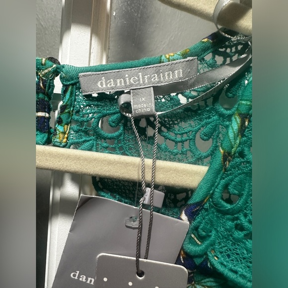 NWT Daniel Rainn Teal Floral Lace Top - Picture 2 of 8
